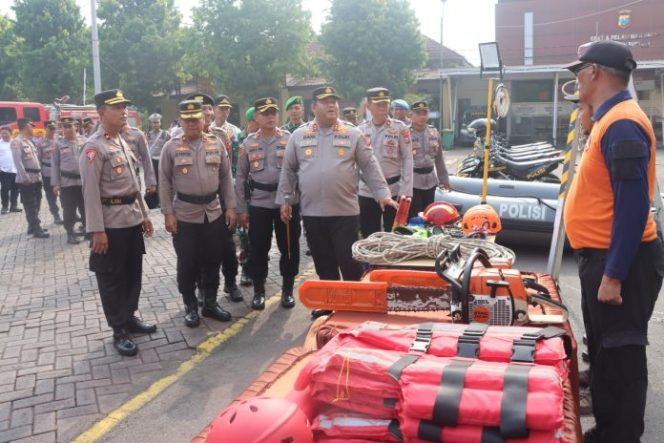 
					Ratusan Personel TNI-Polri Gelar Apel Kesiagaan Hadapi Potensi Bencana