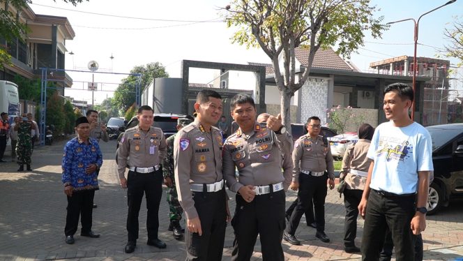 
					AKP Derie Fradesca saat bersama tim penilaian Kombes Pol Hamka