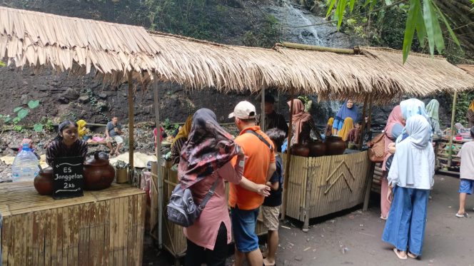 
					Ramainya pengunjung di Pasar Budaya Pring Sewu