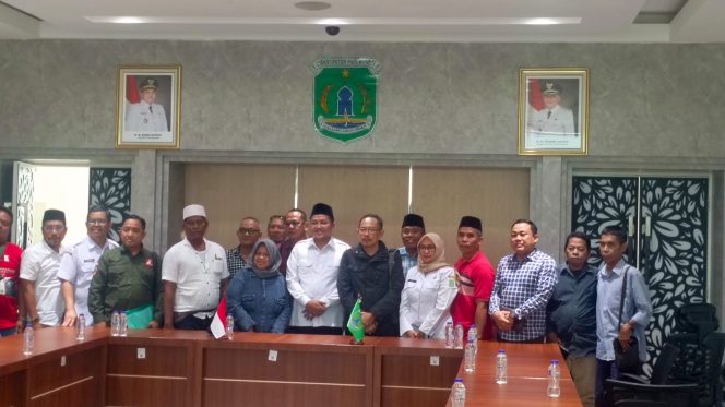 
					Serikat Transparansi Aset (Setara) usai melaksanakan hearing bersama Bupati Pasuruan H.M Rusdi Sutejo