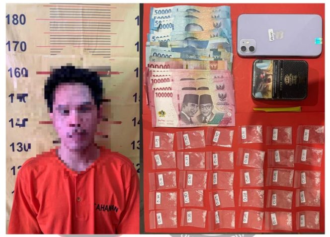 
					Foto pelaku atas nama AN (23) beserta barang bukti yang berhasil diringkus Satnarkoba Polres Pasuruan