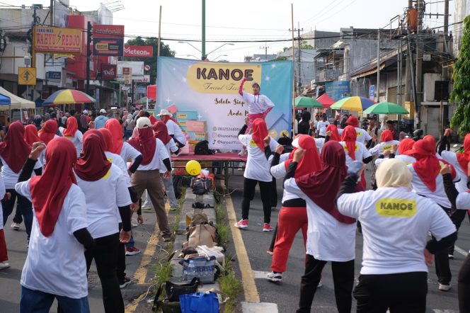
					Senam bersama KANOE di CFD Pandaan, Minggu (30 November 2025)