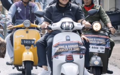 Bonceng Istri, Bupati Pasuruan Riding Kebangsaan Bersama Ratusan Scootermania