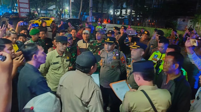 Dianggap Merusak Moral Anak Bangsa, Warkop Karaoke Meiko Square Pandaan Ditutup