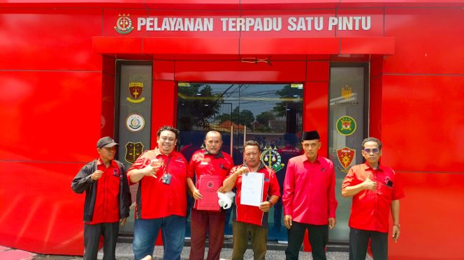 
					Para Ketua PAC PDI-P usai laporan ke kantor Kejaksaan