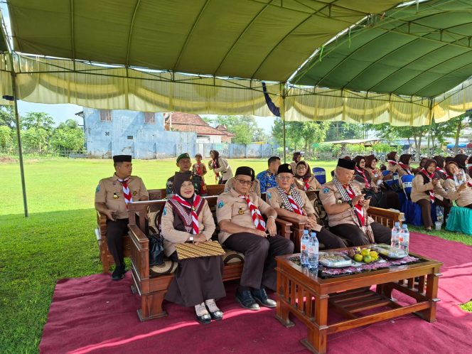 
					Wakil Bupati Pasuruan Shobih Asrori beserta jajaran pengurus Kwarcab, Kamabiran Grati