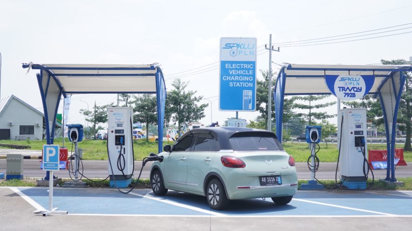Sambut Libur Nataru, PLN UP3 Pasuruan Siagakan Posko dan Petugas 24 Jam di SPKLU Rest Area