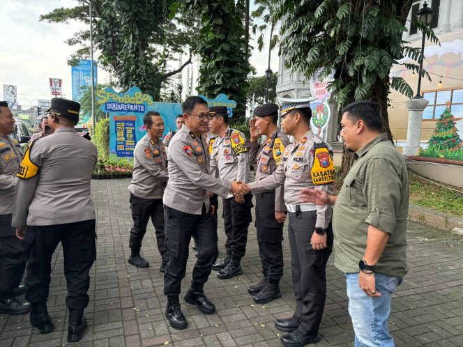 
					Tim Stamaops Polri saat cek kesiapan pos yan Taman Dayu Pandaan