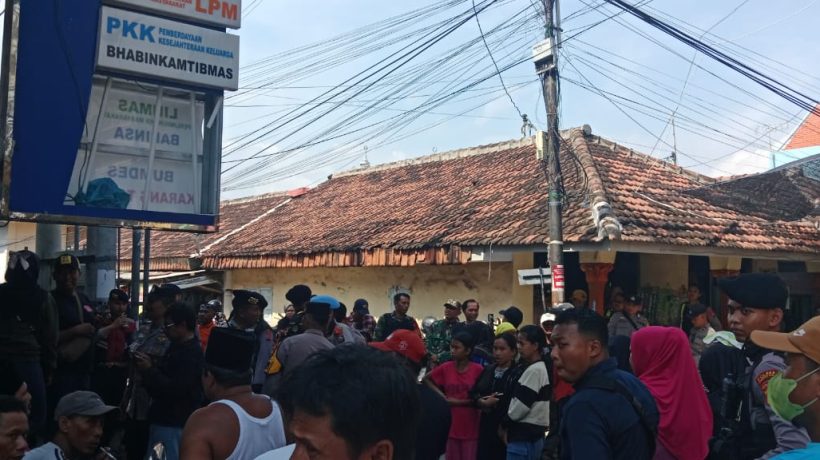 Perangkat Desa Kalirejo Segel Kantor Desa. Dugaan Penyalahgunaan Anggaran Jadi Pemicu