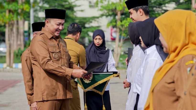 Bupati Pasuruan Serahkan 620 SK PPPK Paruh Waktu Dan 35 SK Pensiun ASN