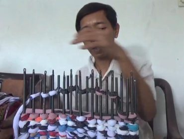 Salah satu penyandang disabilitas yang membuat keset