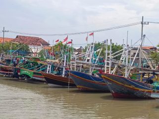 Kapal nelayan yang terparkir di pelabuhan Kota Pasuruan