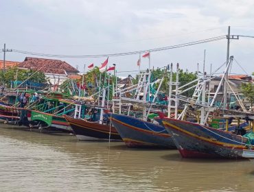 Kapal nelayan yang terparkir di pelabuhan Kota Pasuruan