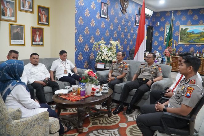 
					Kapolres Pasuruan saat berkunjung ke DPRD Kabupaten Pasuruan