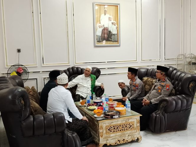 
					Kapolres Pasuruan saat berkunjung ke Ponpes Sidogiri