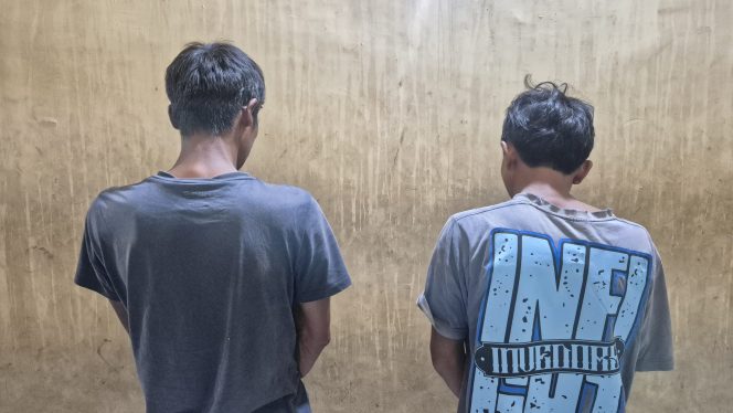 
					Kedua tersangka yang berhasil diringkus oleh Satresnarkoba Polres Pasuruan Kota