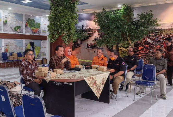 
					Pertemuan DPRD Provinsi Jawa Timur di Kantor BPBD Kabupaten Pasuruan