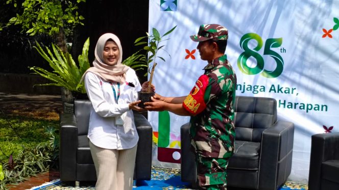 
					Aksi tanam pohon asli Indonesia di area Kebun Raya Purwodadi