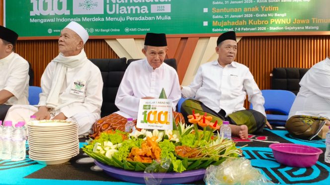 
					Suasana saat berlangsungnya kegiatan dengan menyediakan 100 tumpeng
