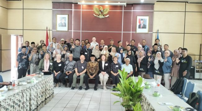 Warga negara Denmark saat berkunjung ke KPSP Setia Kawan Nongkojajar