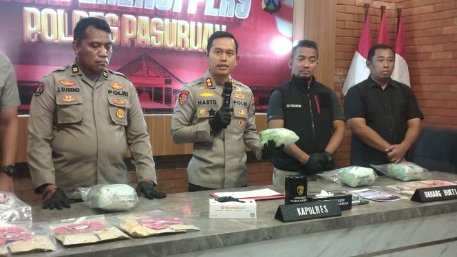 
					Kapolres Pasuruan saat menggelar press release hasil ungkap kasus peredaran narkoba