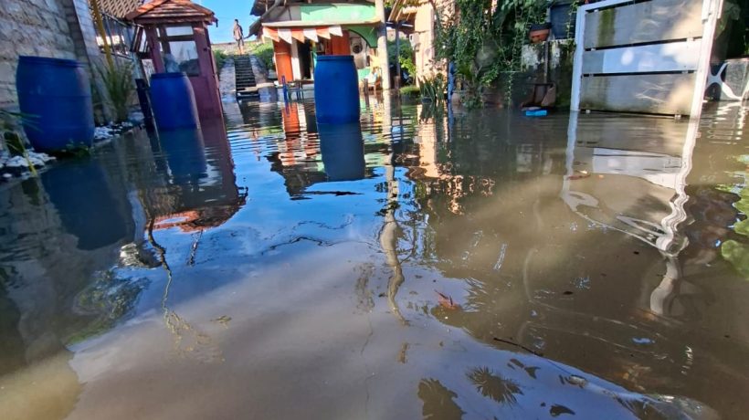 Banjir Masih Menggenang Di Desa Gempol, Kabupaten Pasuruan