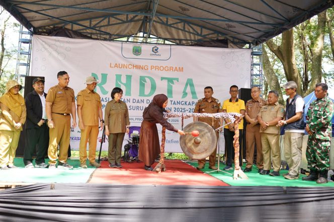 
					Pembukaan KHDTA di hutan Kesiman, Desa Sukoreno, Kecamatan Prigen, Kabupaten Pasuruan