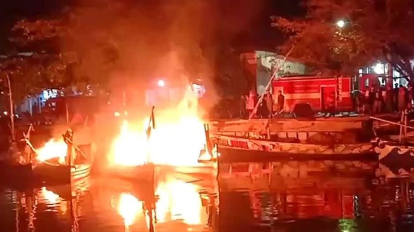 Konflik Nelayan Berujung Pembakaran Perahu di Pelabuhan Kota Pasuruan