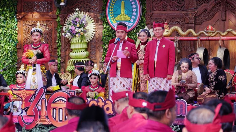 Teguhkan Jati Diri dan Semangat Guyub Rukun, Kirab Hari Jadi ke-340 Kota Pasuruan Meriah