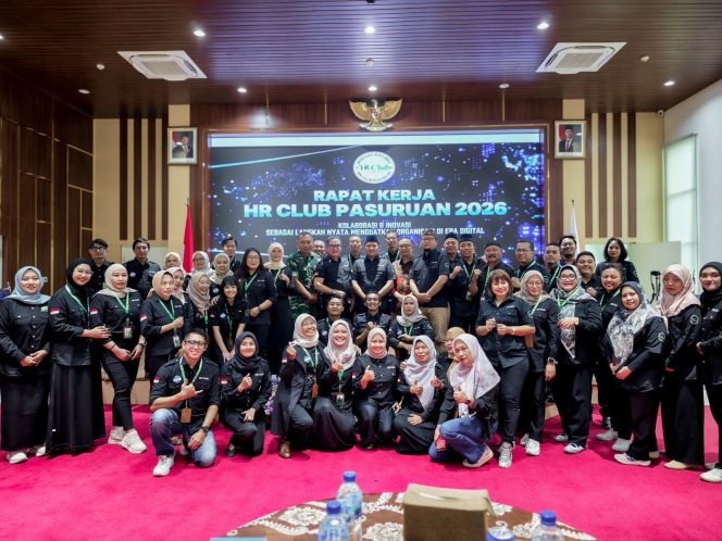
					HR Club saat melakukan penandatanganan MoU dengan Pemerintah Kabupaten Pasuruan