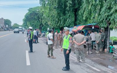 Para PKL Dijalan Sircle Gempol Ditertibkan. Sering Timbulkan Kecelakaan