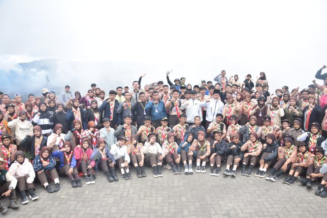 
					Ratusan peserta saat mengikuti kegiatan bersama PT Tirta Investama (AQUA) Keboncandi