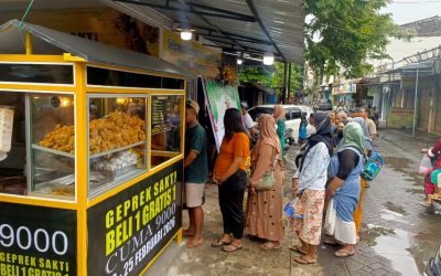 Geprek Sakti, Menyajikan Kuliner Khas Ayam Goreng Sambil Beramal