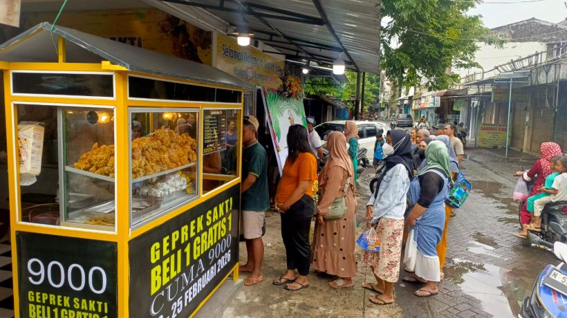 Geprek Sakti, Menyajikan Kuliner Khas Ayam Goreng Sambil Beramal