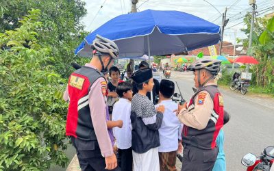 Samapta Polres Pasuruan Patroli Asmara Senja di Gempeng–Bangil