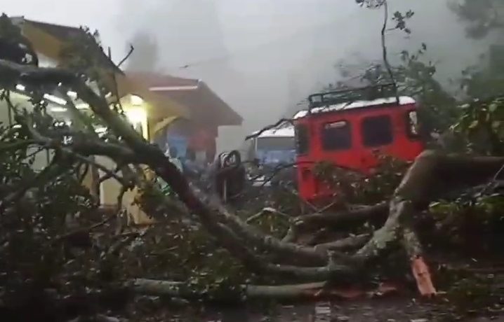 Longsor Di Penanjakan Bromo, 7 Sepeda Motor Tertimbun