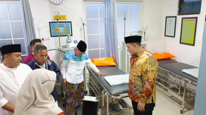 
					Bupati Pasuruan saat melounching UGD 24 jam di Puskesmas Pohjentrek, Kabupaten Pasuruan