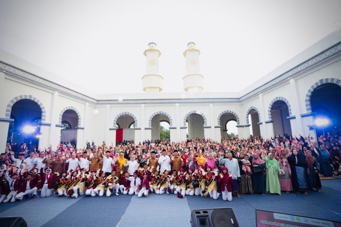 
					Menteri Sosial saat mengunjungi Masjid KHAS Pasuruan