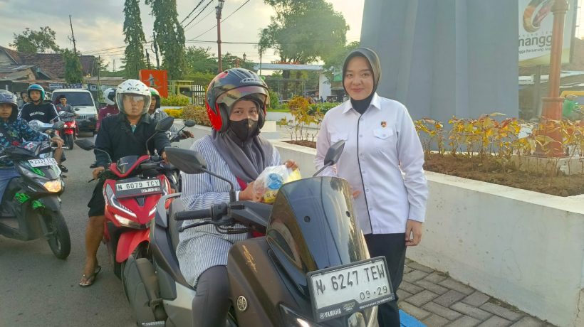 Satresnarkoba Polres Pasuruan Cegat Pengguna Jalan Di Pos Lantas Pegadaian Bangil
