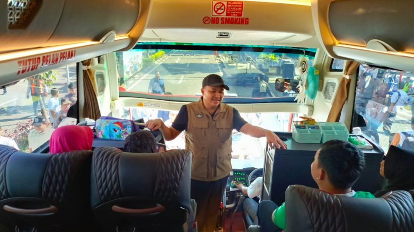 Mas Rusdi Berangkatkan Mudik Gratis Menuju Wilayah Jatim dan Jateng