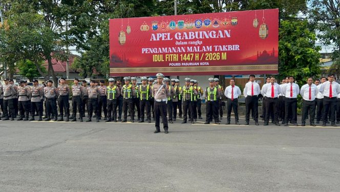 
					Seluruh personel Polres Pasuruan Kota saat menggelar apel