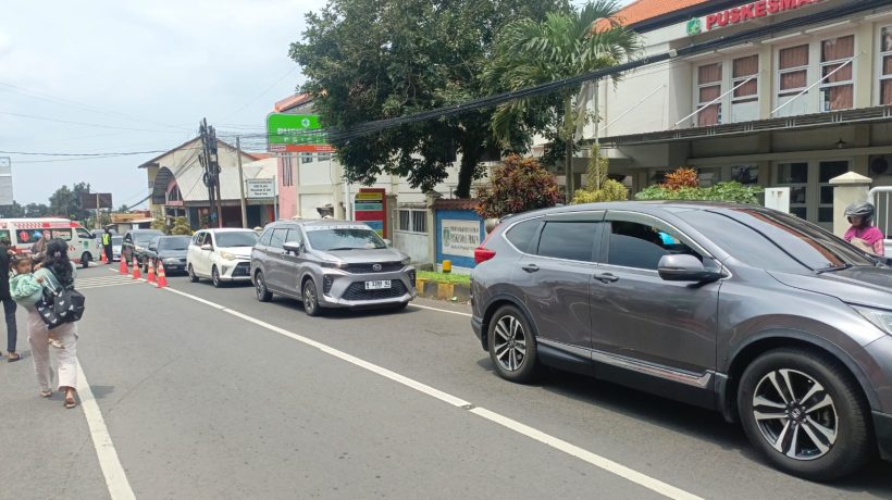 Libur Lebaran Kepadatan Kendaraan Di Jalur Wisata Prigen Padat Merayap