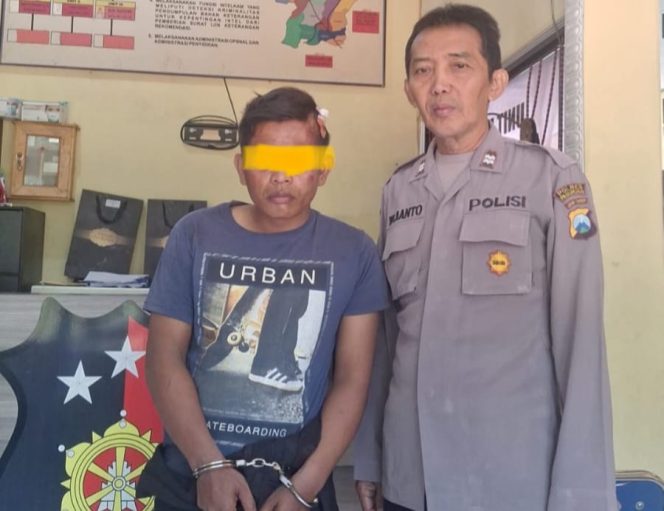 
					Pelaku saat diamankan oleh petugas Polsek Sukorejo