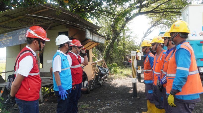 PLN UP3 Pasuruan Gelar MARATON Pemeliharaan JTM Secara Borderless di Probolinggo