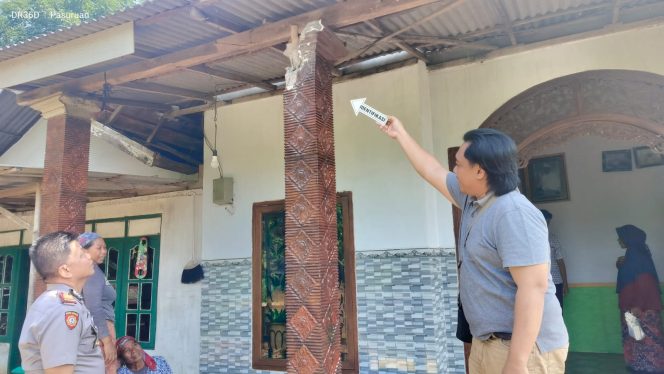 
					Kapolsek Winongan AKP Nanang saat cek lokasi ledakan Bondet