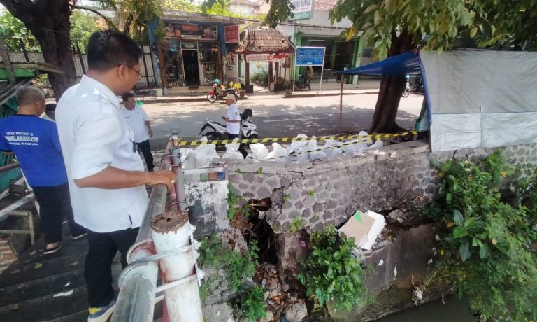 Wakil Walikota Pasuruan Cek Plengsengan Ambrol