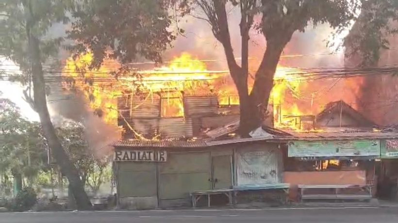Diduga Korsleting Listrik, Warung dan Rumah Warga Gempol Ludes Terbakar