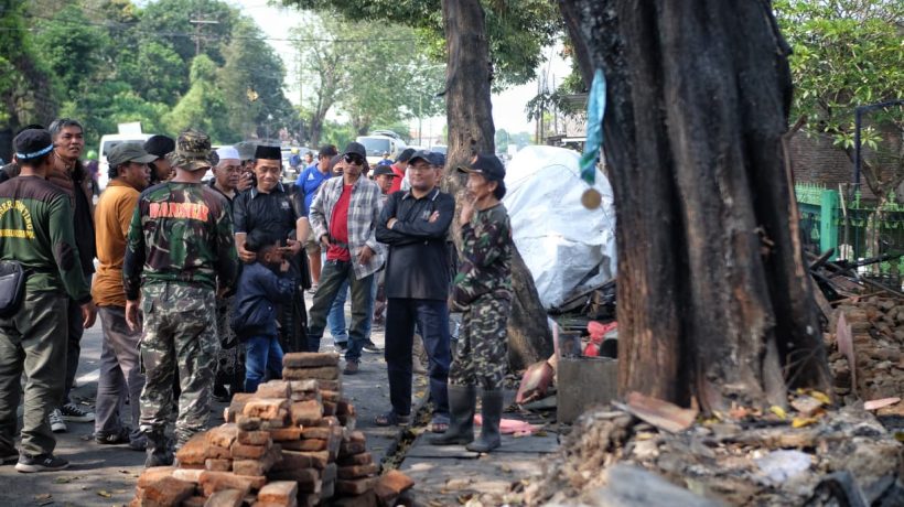 Korban Kebakaran Rumah Mendapat Bantuan. SVT Bersatu Kumpulkan Donasi