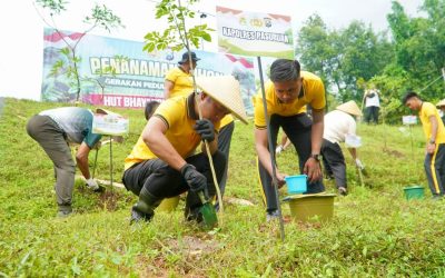 HUT Yayasan Kemala Bhayangkari, Kapolres Pasuruan Turut Serta Tanam Pohon