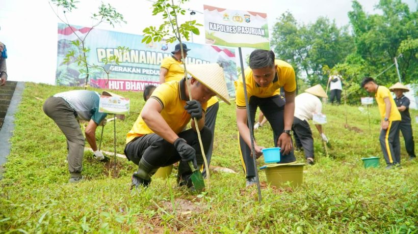 HUT Yayasan Kemala Bhayangkari, Kapolres Pasuruan Turut Serta Tanam Pohon